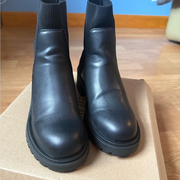 Steve Madden Black Chunky Heel Ankle Boots- Holley - Picture 2 of 8